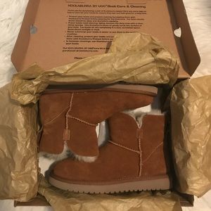 Kookaburra by Ugg chestnut boots